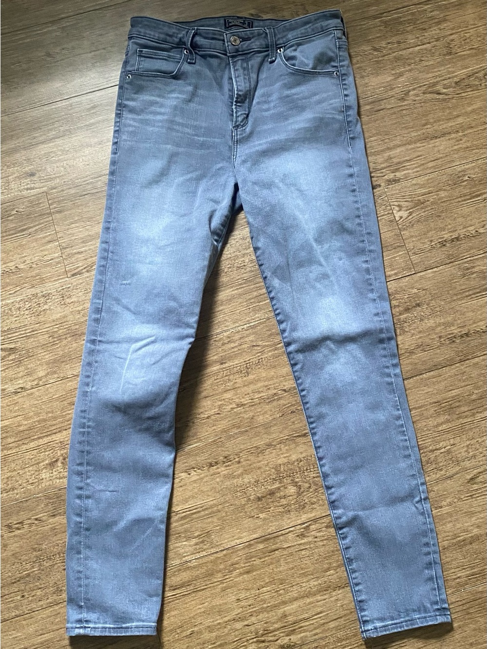 ABERCROMBIE & FITCH GRAY JEANS SIZE 29